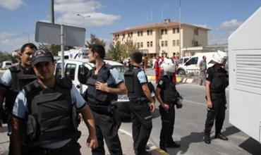 Li Stenbolê teqîn: Polîsek mir û 7 kes birîndar bûn