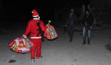 Bi vîdyo...Li Sûriyê Babanuwêl xwepêşandan dike