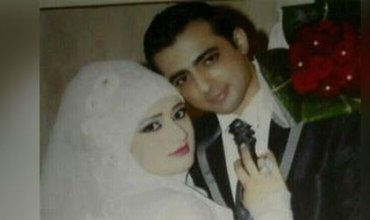 Mêrek jina xwe serjê dike