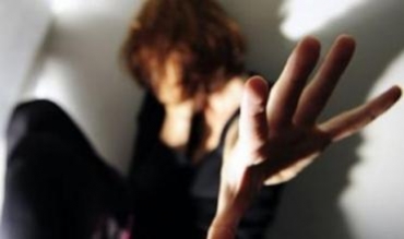 Piştî hevjînê wê şewitî ji tirsa polîsan xwe xeniqand