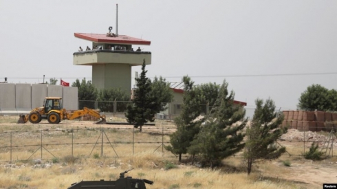 Artêşa Sûriyeyê xaleke çavdêrî ya artêşa Tirkiyeyê dorpêç kir