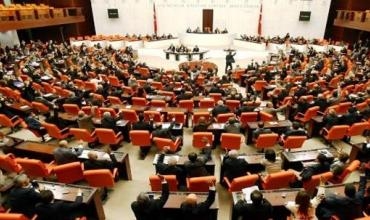 Parlamentoya Tirkiyê civîna awarte pêk tîne