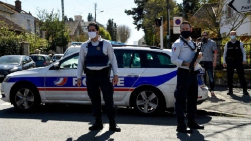 Li Parîsê polîseke jin bi kêran hat kuştin