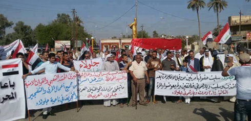 Penaberên ereb li dijî Kurd xwepêşandan dikin