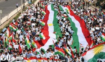 Xwendevan li dijî daxistina ala Kurdistanê meşiyan