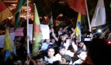 Xwenîşandana Kurdên Rojava dest pê kir