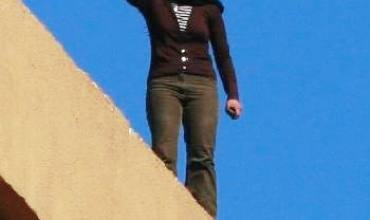 Li Sêrtê keçeke ciwan xwe kuşt!