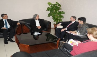 Şêwirmendê YE serdana hevşaredarên Amedê kir