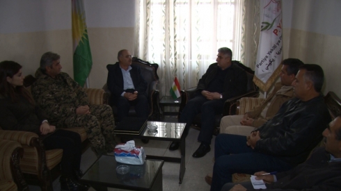 YPG serdana navendên partiyên siyasî dike