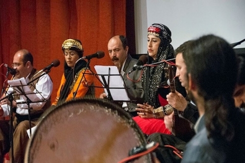 Tembûrjenên Lawç muzîka Kurdî li cîhanê belav dikin