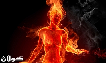 Jineke fermanber xwe dişewitîne