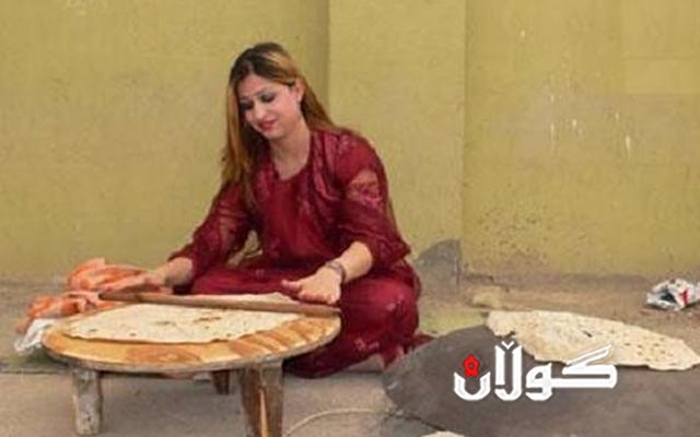 ئافرەتێكی نانەوا...  سەرەڕای ئاریشەكانی ژیانی بە هاوكاری خۆبەخشان پشتیوانیی پێشمەرگە دەكات