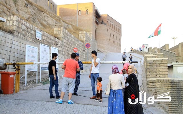 وێنەكان دەدوێن