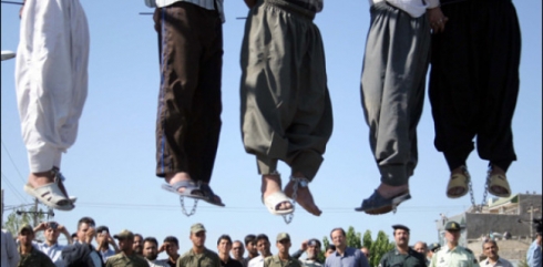 Îran di mehekê de 15 Kurd darvekirine