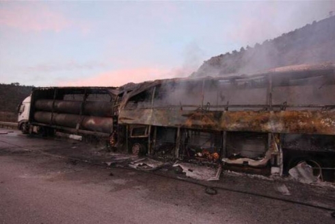 Di Rûdana trafikê de 10 kes şewitîn û 18 kes jî giranî birîndar bûn