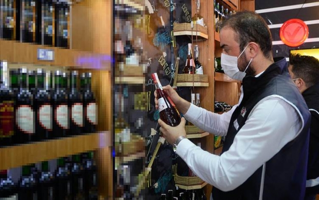 تورکیا؛ ژمارەی گیانلەدەستدان بەهۆی خواردنەوەی کحولیی ساختە گەیشتە 52 کەس