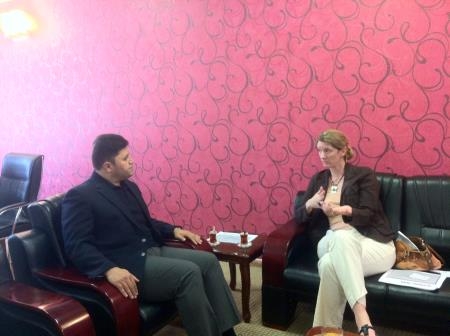 دیندار زێبارى له‌گه‌ڵ ڕاوێژكارى باڵاى په‌ره‌پێدان و نوێنه‌رى ڕێكخراوى نێوده‌وڵه‌تى (USAID) كۆبووه‌وه‌