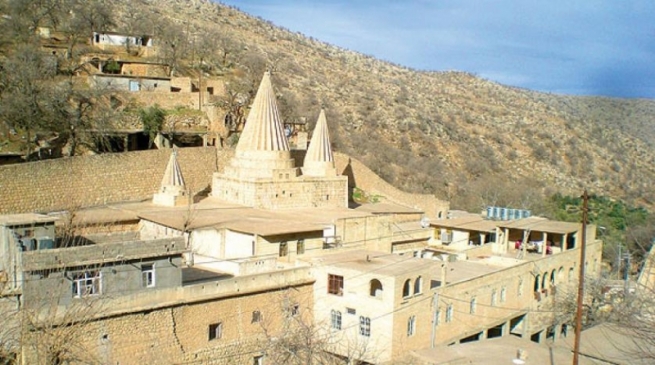 ئێزدى په‌رستگه‌ها لالش نوژه‌ن دكه‌ن
