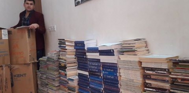 کۆیە.. گەنجێک بەبۆنەی ساڵی نوێ کتێب دەبەخشێتەوە 