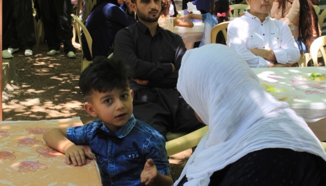 لە ھەورامان خوانێكی جەژن بۆ خێزانی شەھیدان ڕێك دەخرێت