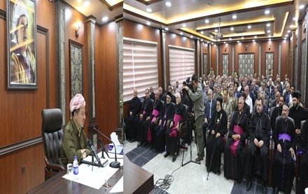 سەرۆک بارزانی لەگەڵ پیاوانی ئایینی و کەسایەتییە مەسیحییەکانی پارێزگای نەینەوا و دهۆک کۆبۆوە