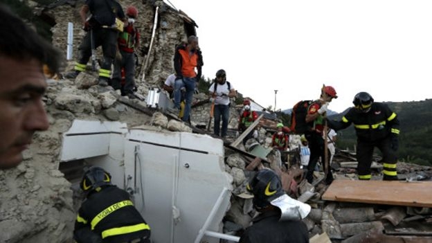 ژمارەی قوربانیانی بوومەلەرزەکەی ئیتالیا گەیشتە نزیکەی ٢٥٠ کەس 