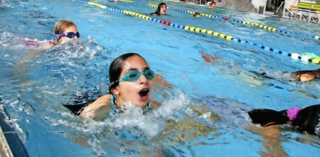 په‌نابه‌رێكى عێراقی له‌ مه‌له‌وانگه‌یه‌ك ده‌ستدریژى ده‌كاته‌ سه‌ر دوو كچه‌ ئه‌ڵمانى