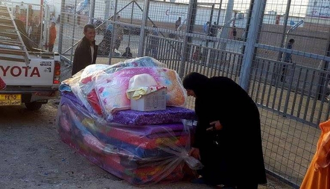 خۆراك و پێداویستی ناوماڵه‌ به‌سه‌ر 827 خێزانی كه‌مپی دیبه‌گه‌دا دابه‌شكرا 