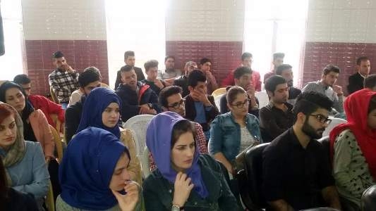 گروپی خانمانی پێشەنگ بەبۆنەی ڕۆژی جیھانی فەلسەفە سمیناری بۆ ژمارەیەک کچ و کوڕ سازکرد 