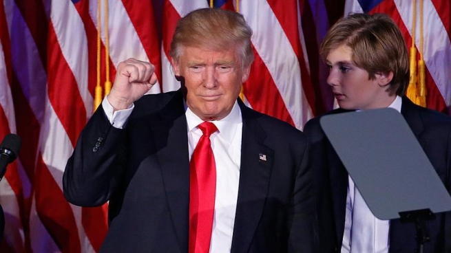 ئەمریکا... بەهۆی ره‌خنەگرتن لە تره‌مپ پڕۆفیسۆرێكی زانكۆ به‌زۆر پشكنینی ده‌روونی بۆ ئه‌نجامدرا