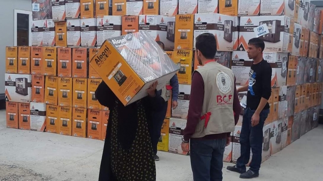 پێداویستی ناوماڵ و گەرمکەرەوە بەسەر خێزانە ئاوارەکاندا دابەشکرا