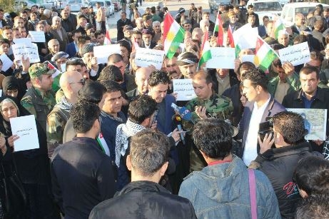 کەسوکاری شەهیدان و ئەنفالکراوان له شاری کەلار خۆپێشاندانێکیان دژی پەرلەمانتاری گۆڕان سازکرد