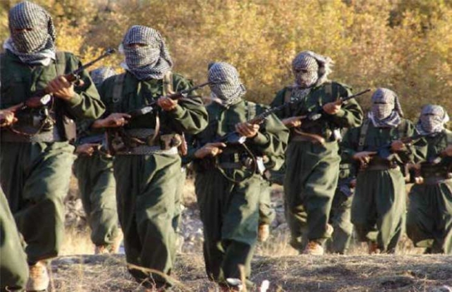 فەرماندەیەکی پێشمەرگە:پەکەکە منداڵانی کوردی ئێزیدی لەخشتەدەبات ودواتر دەیانباتە قەندیل