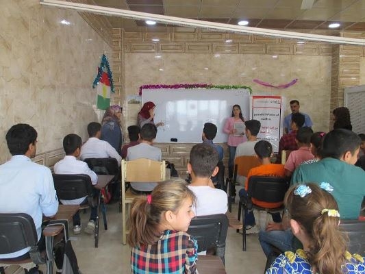 به وێنه؛ بۆ یەکەمجار سمیناری یاسایی و کۆمەڵایەتی و دەرونی و پەروەردەیی بۆ نابیسانی کەلار ئەنجام درا