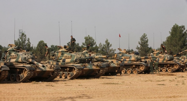 میدیاکان: تورکیا تانکی زیاتری ڕەوانەی جرابلوس کرد