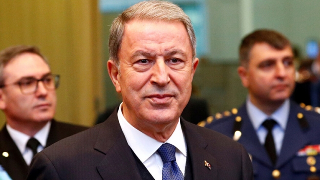 وه‌زیری به‌رگری توركیا سوپای وڵاته‌كه‌ی له‌ ناوچه‌ سنوورییه‌كانی عێراق به‌سه‌ر كرده‌وه‌