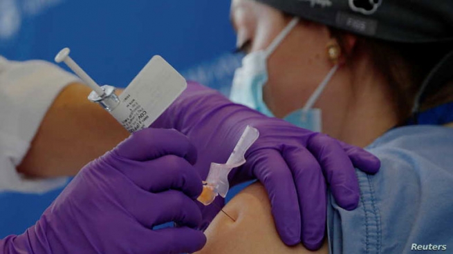 چه‌ند كه‌س به‌ ڤاكسینه‌كه‌ ده‌میان خوار بووه‌!!