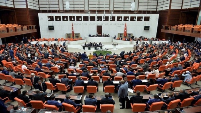 حزبی ئەردۆغان: پارتی گەلی دیمكراتیك بەڕێگای پەرلەمان و دادگا دادەخەین