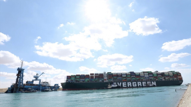 بەھۆی جوڵانی ستێرنی كەشتییەكە لە كەناڵی سوێس كەشتییە میسرییەكان 