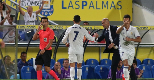 سەرۆکی ریال ناوبژی لەنێوان زێدان و رۆناڵدۆ دەکات 