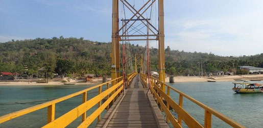 ئیندۆنیسیا؛ بەهۆی ڕمانی پردێكەوە نۆ هاوڵاتی گیانیان لەدەستدا 