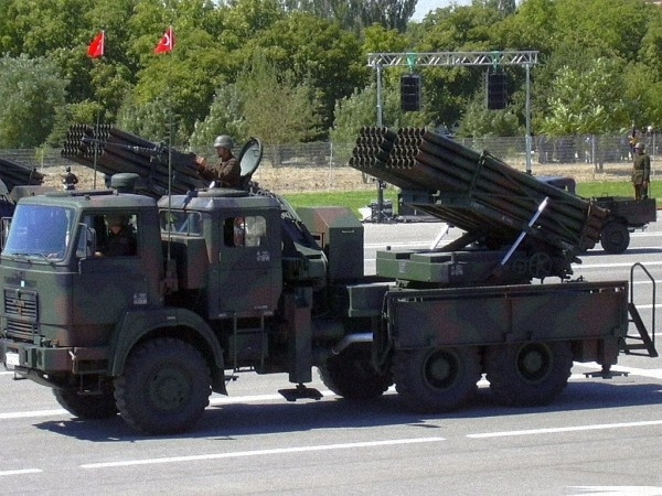 تورکیا هێرشى کردە سەر سەنگەرەکانى ئەنجومەنى سەربازیى منبج