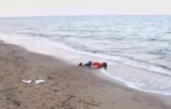 ساڵێک بەسەر بڵاوبوونەوەی ئەو دیمەنەدا تێپەڕى کە بووە سونبولی نەهامەتی پەنابەران