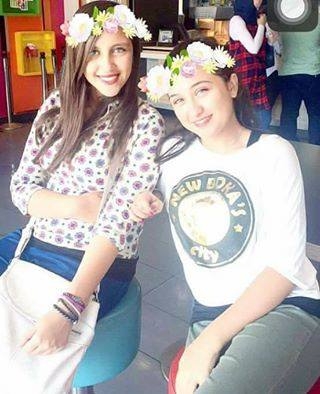 وێنەیی ... بزانە ئەو دوو کچە بەھۆی وێنەیەکی سێلفی چییان لێھاتووە 