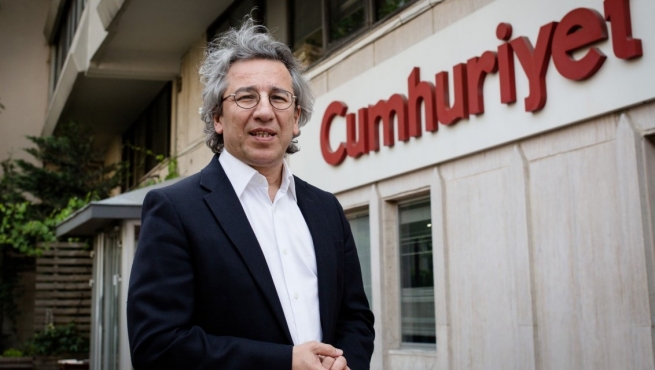 ڕۆژنامەنووسێکی دیاری تورکیا ناوێرێت بگەڕێتەوە وڵاتەکەی 