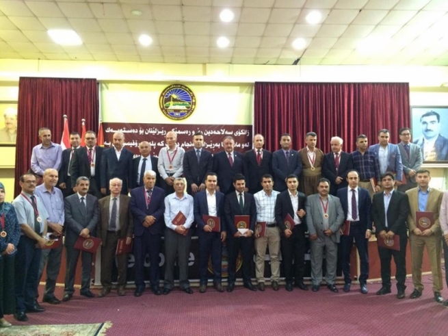  زانکۆی سەڵاحەدین لە مەراسیمێکدا رێزی لە کۆمەڵێک مامۆستا گرت 