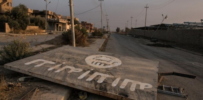 داعش 250 فه‌رمانبه‌ر و پۆلیسى عێراقی به‌ره‌و سووریا ده‌ڕفێنێت 