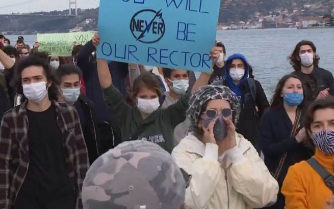 لە تورکیا 150 خوێندکاری زانکۆیەک لەسەر دژایەتیکردنی بڕیارێکی ئەردۆغان دەگیرێن