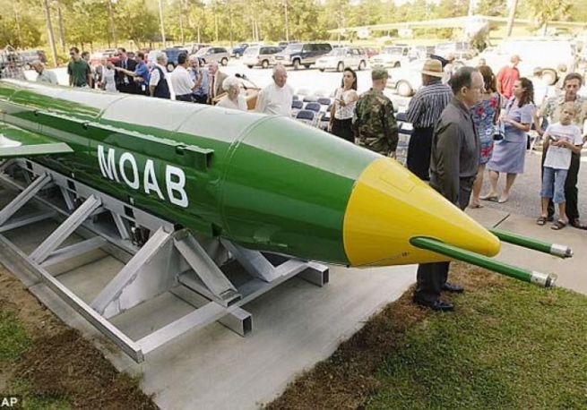 ئەمەریکا پلانی ئەوەی ھەیە بە دایکی بۆمبەکان لە بازرگانە مەکسیکییەکان بدات