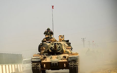 سوپای تورکیا یەپەگەی له باکووری منبج تۆپبارانکرد 